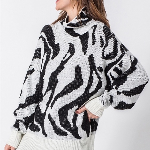 ♦️High Neck Zebra Print Sweater - Picture 4 of 6